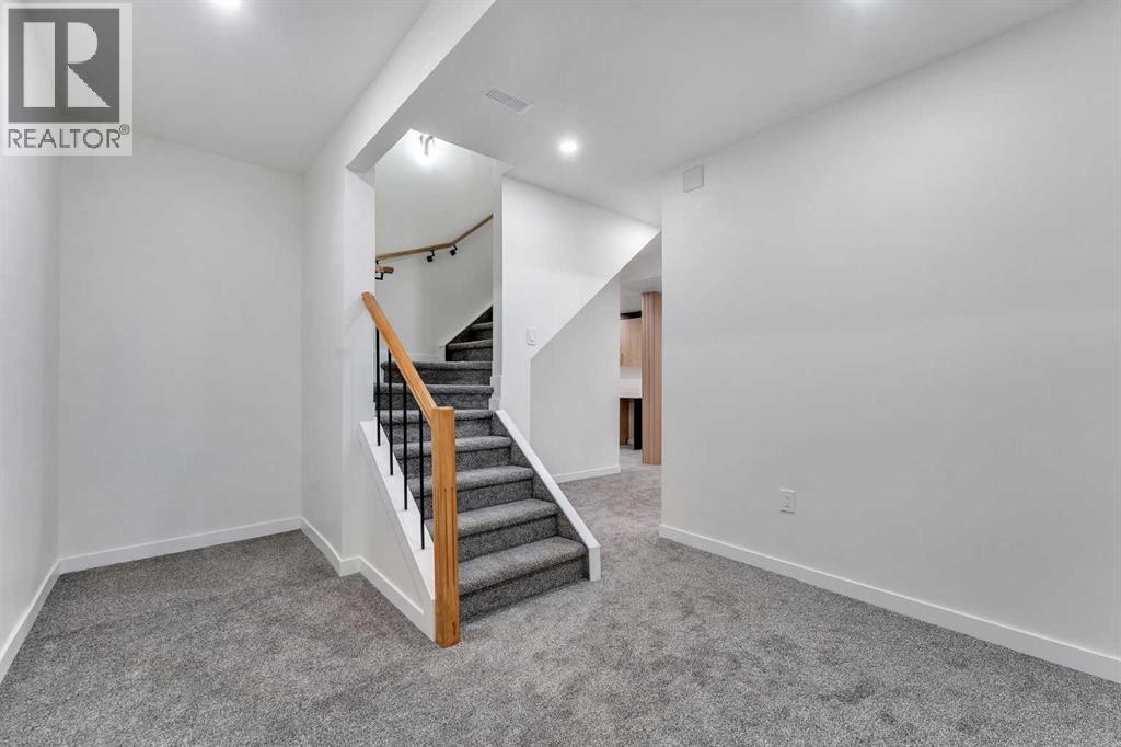 18 Valley Crest Close Nw, Calgary, Alberta  T3B 5W9 - Photo 33 - A2255918