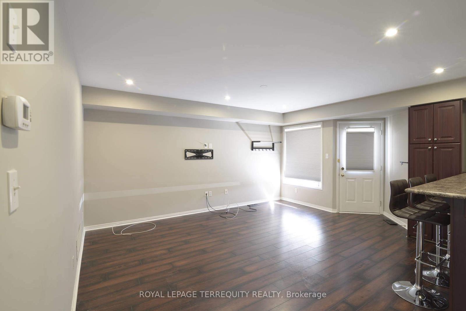 56 - 1489 Heritage Way, Oakville, Ontario  L6M 4M7 - Photo 10 - W12427423