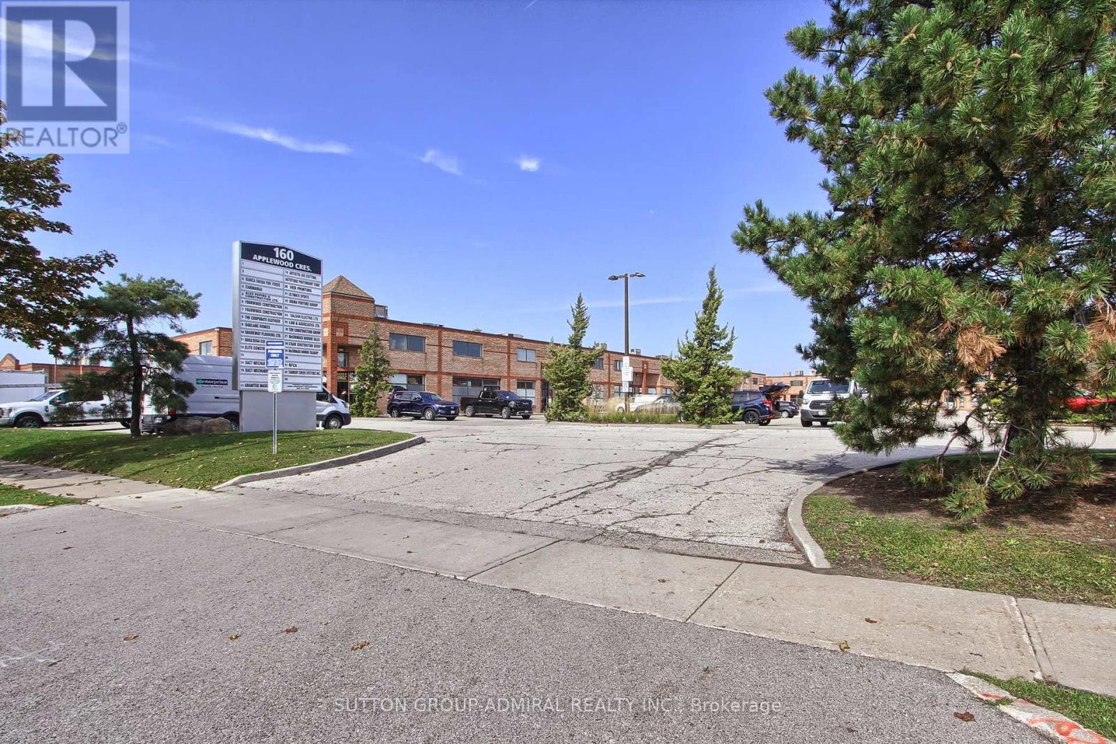 17 - 160 APPLEWOOD CRESCENT, Vaughan, Ontario