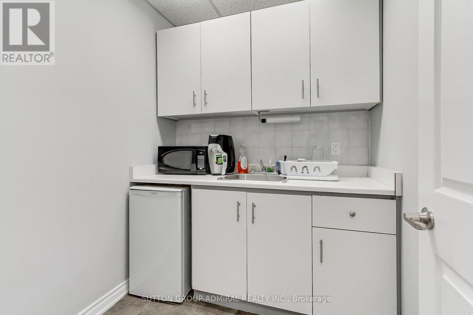 17 - 160 Applewood Crescent, Vaughan, Ontario  L4K 4H2 - Photo 17 - N12431182