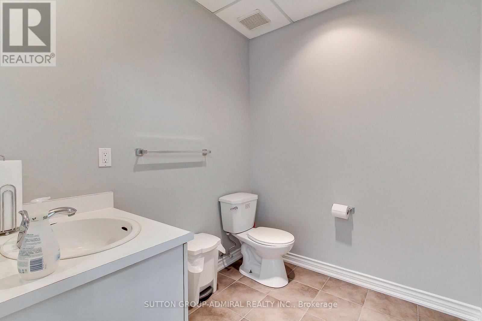 17 - 160 Applewood Crescent, Vaughan, Ontario  L4K 4H2 - Photo 18 - N12431182