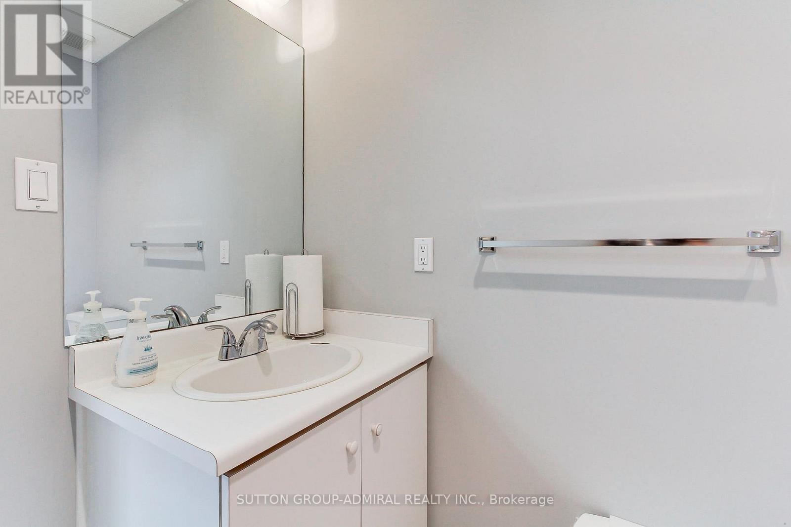 17 - 160 Applewood Crescent, Vaughan, Ontario  L4K 4H2 - Photo 19 - N12431182