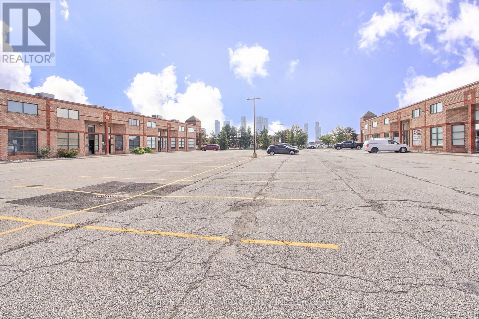 17 - 160 Applewood Crescent, Vaughan, Ontario  L4K 4H2 - Photo 31 - N12431182