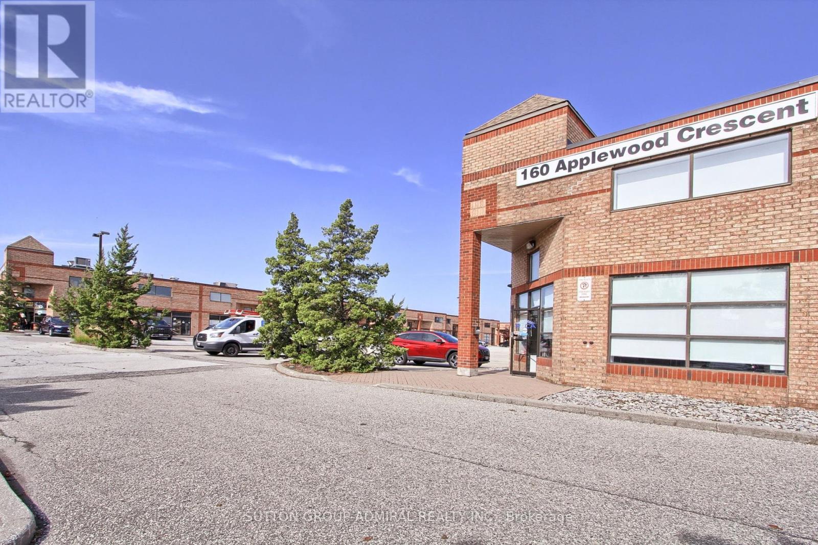 17 - 160 Applewood Crescent, Vaughan, Ontario  L4K 4H2 - Photo 4 - N12431182