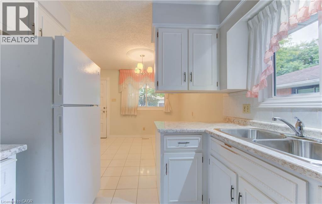 269 Grangewood Court, Waterloo, Ontario  N2K 2E8 - Photo 16 - 40772875