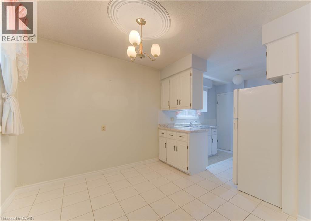 269 Grangewood Court, Waterloo, Ontario  N2K 2E8 - Photo 11 - 40772875