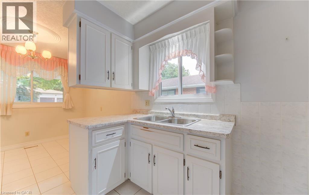 269 Grangewood Court, Waterloo, Ontario  N2K 2E8 - Photo 15 - 40772875