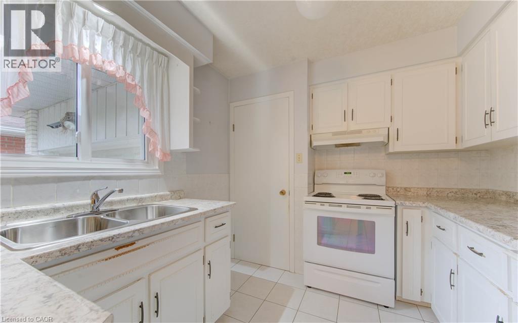 269 Grangewood Court, Waterloo, Ontario  N2K 2E8 - Photo 14 - 40772875