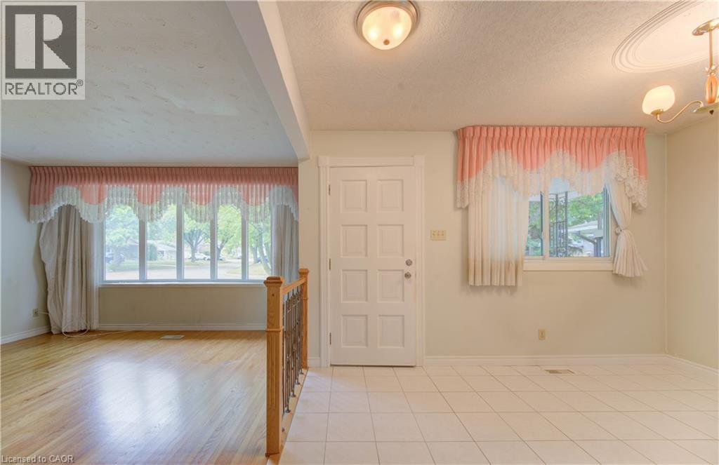 269 Grangewood Court, Waterloo, Ontario  N2K 2E8 - Photo 5 - 40772875