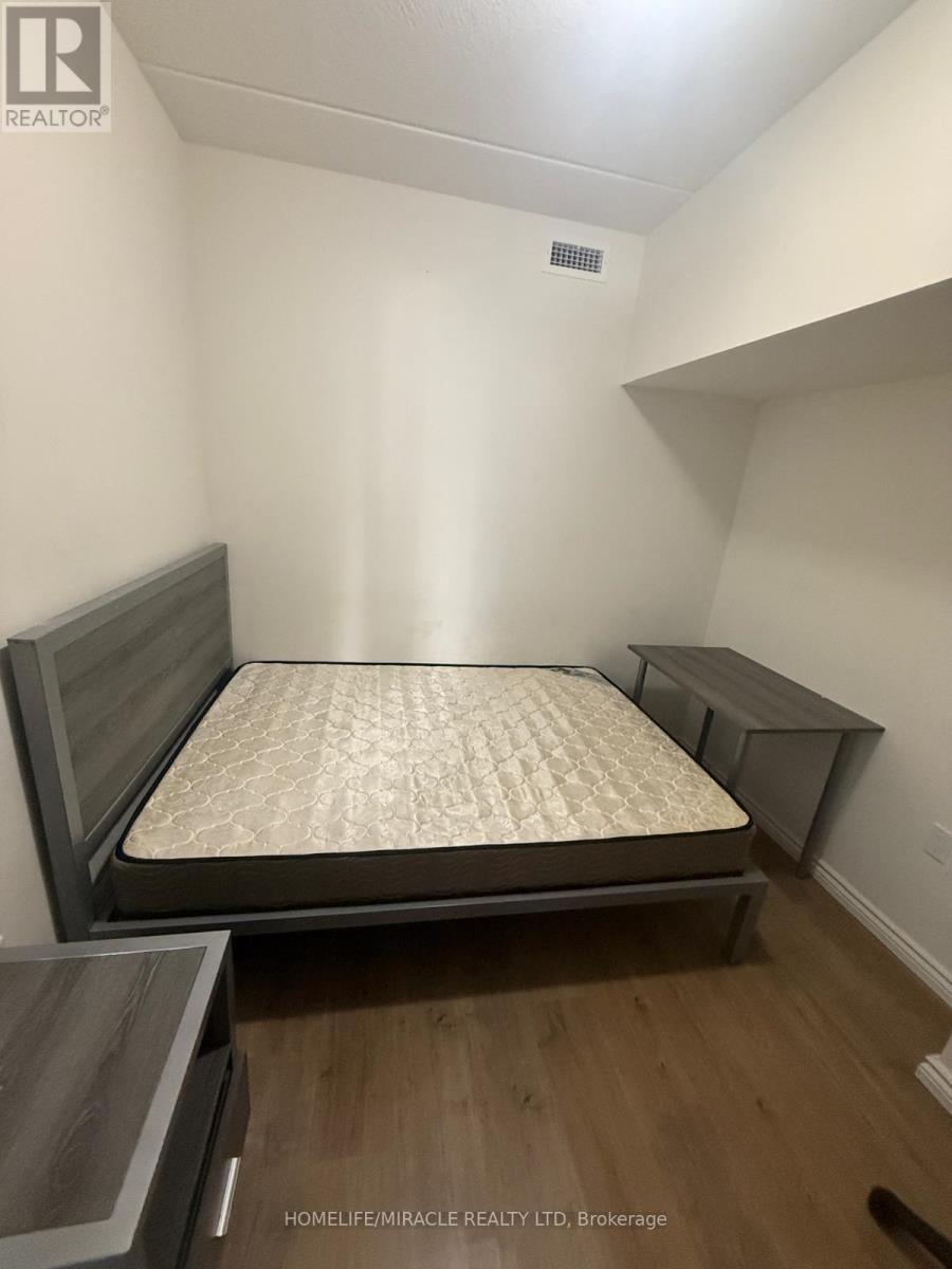 B - 112 - 275 Larch Street, Waterloo, Ontario  N2L 3R2 - Photo 14 - X12431179