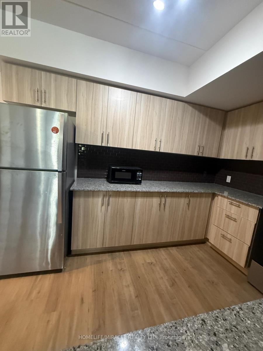 B - 112 - 275 Larch Street, Waterloo, Ontario  N2L 3R2 - Photo 6 - X12431179
