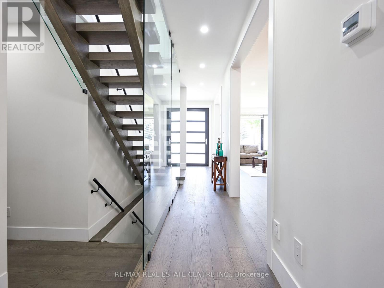 1181 Ogden Avenue, Mississauga, Ontario  L5E 2G8 - Photo 12 - W12428239