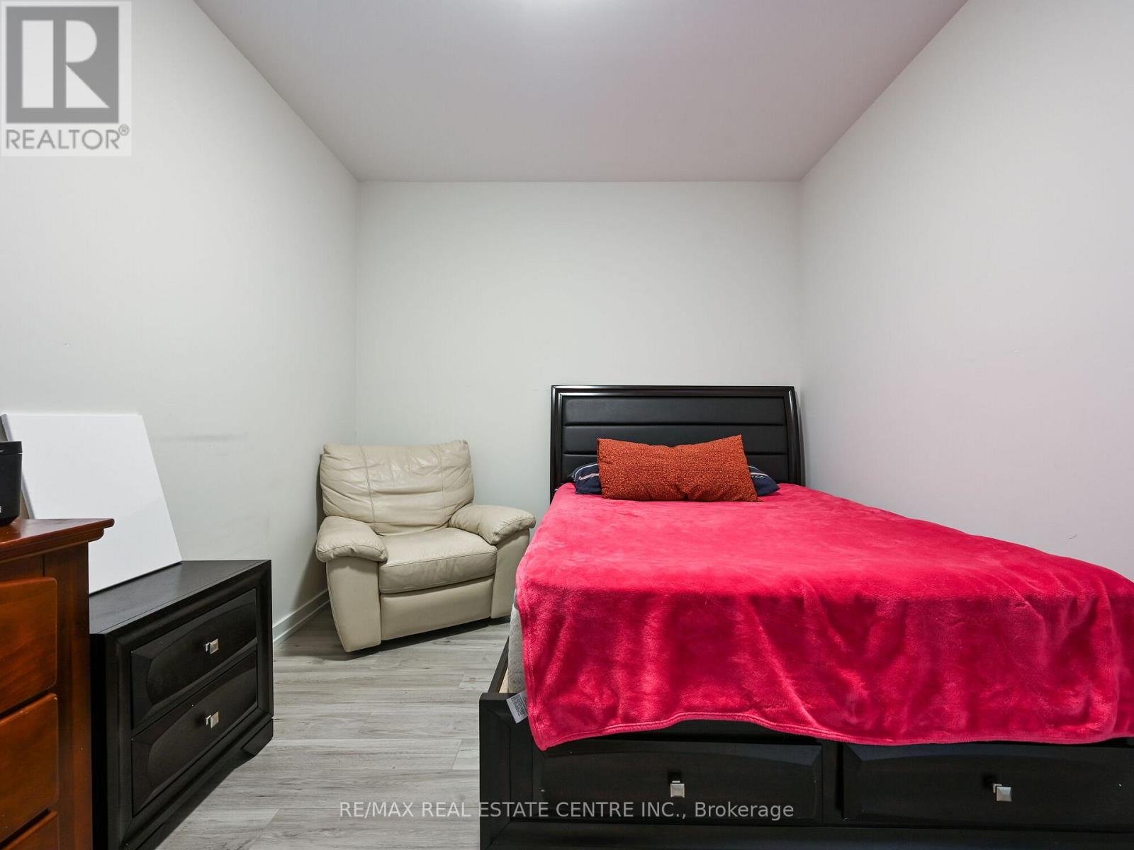 1181 Ogden Avenue, Mississauga, Ontario  L5E 2G8 - Photo 45 - W12428239