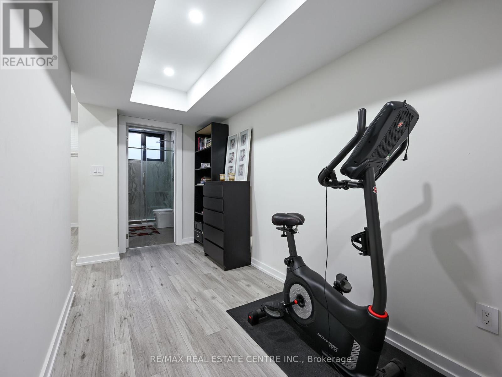 1181 Ogden Avenue, Mississauga, Ontario  L5E 2G8 - Photo 42 - W12428239