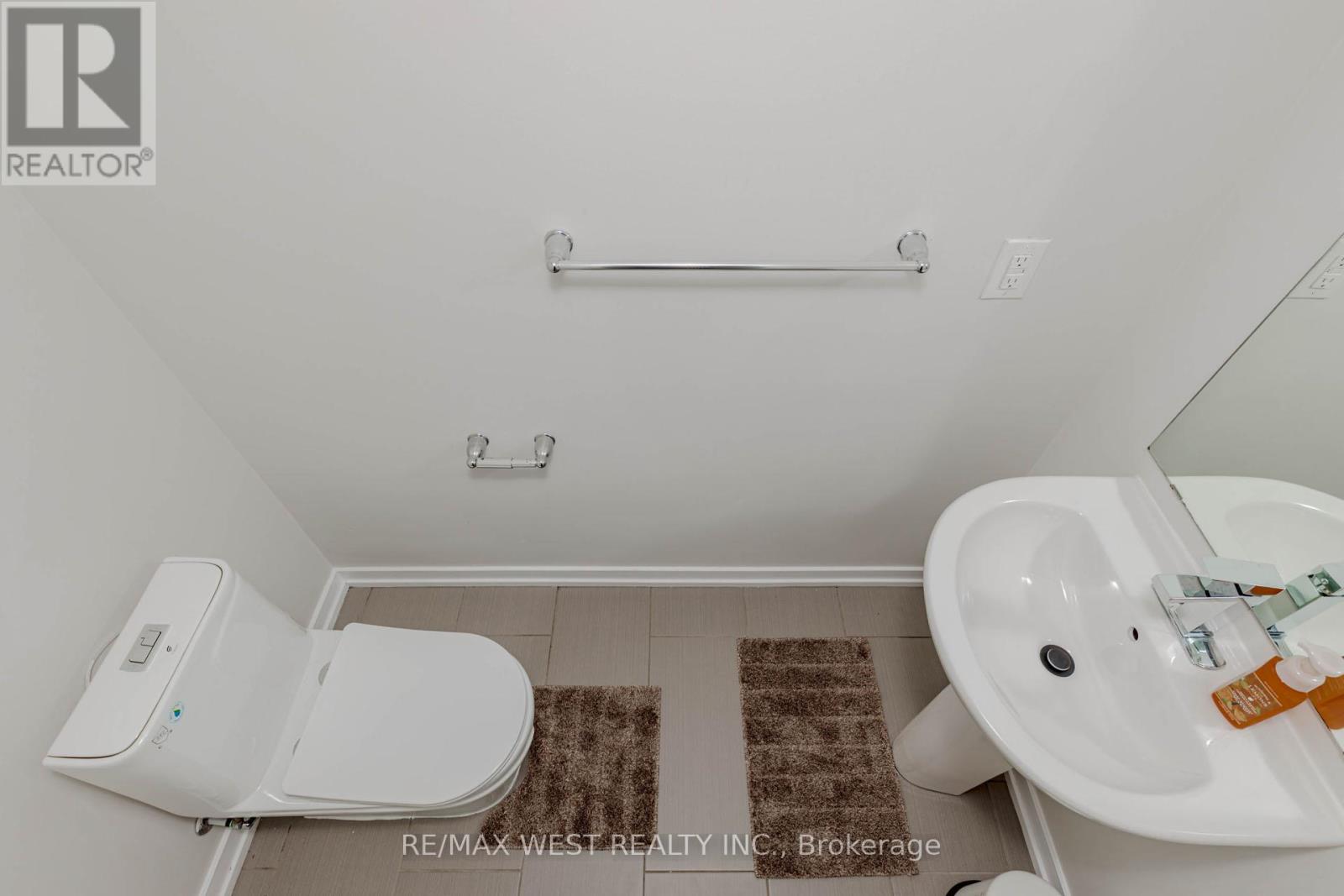 74 Pagebrook Crescent, Hamilton, Ontario  L8J 0K7 - Photo 12 - X12431195