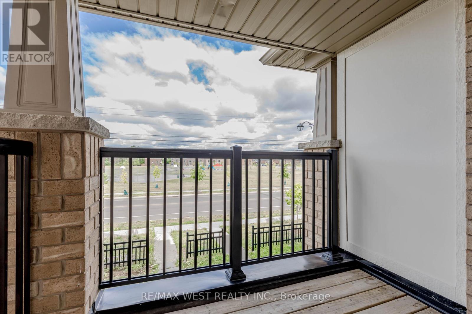 74 Pagebrook Crescent, Hamilton, Ontario  L8J 0K7 - Photo 13 - X12431195