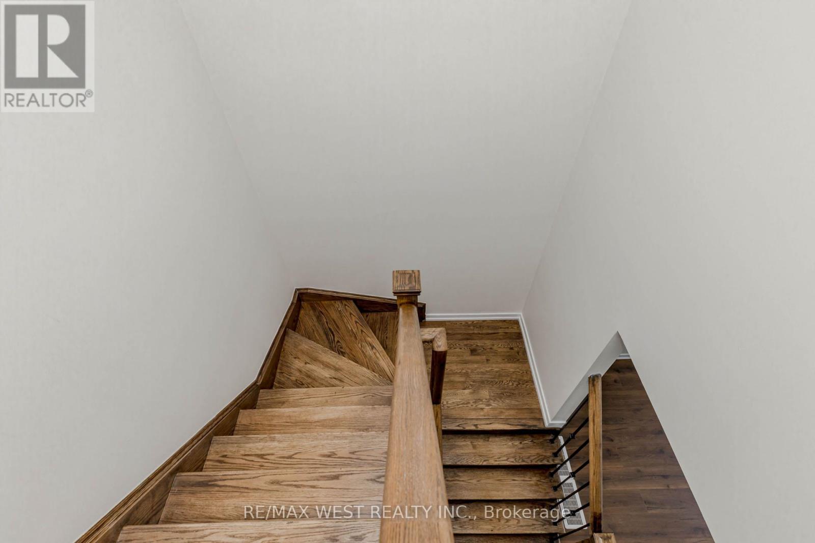 74 Pagebrook Crescent, Hamilton, Ontario  L8J 0K7 - Photo 14 - X12431195