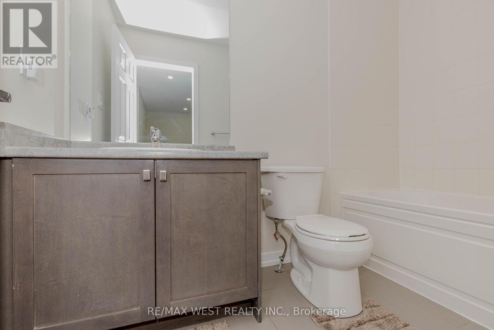 74 Pagebrook Crescent, Hamilton, Ontario  L8J 0K7 - Photo 24 - X12431195