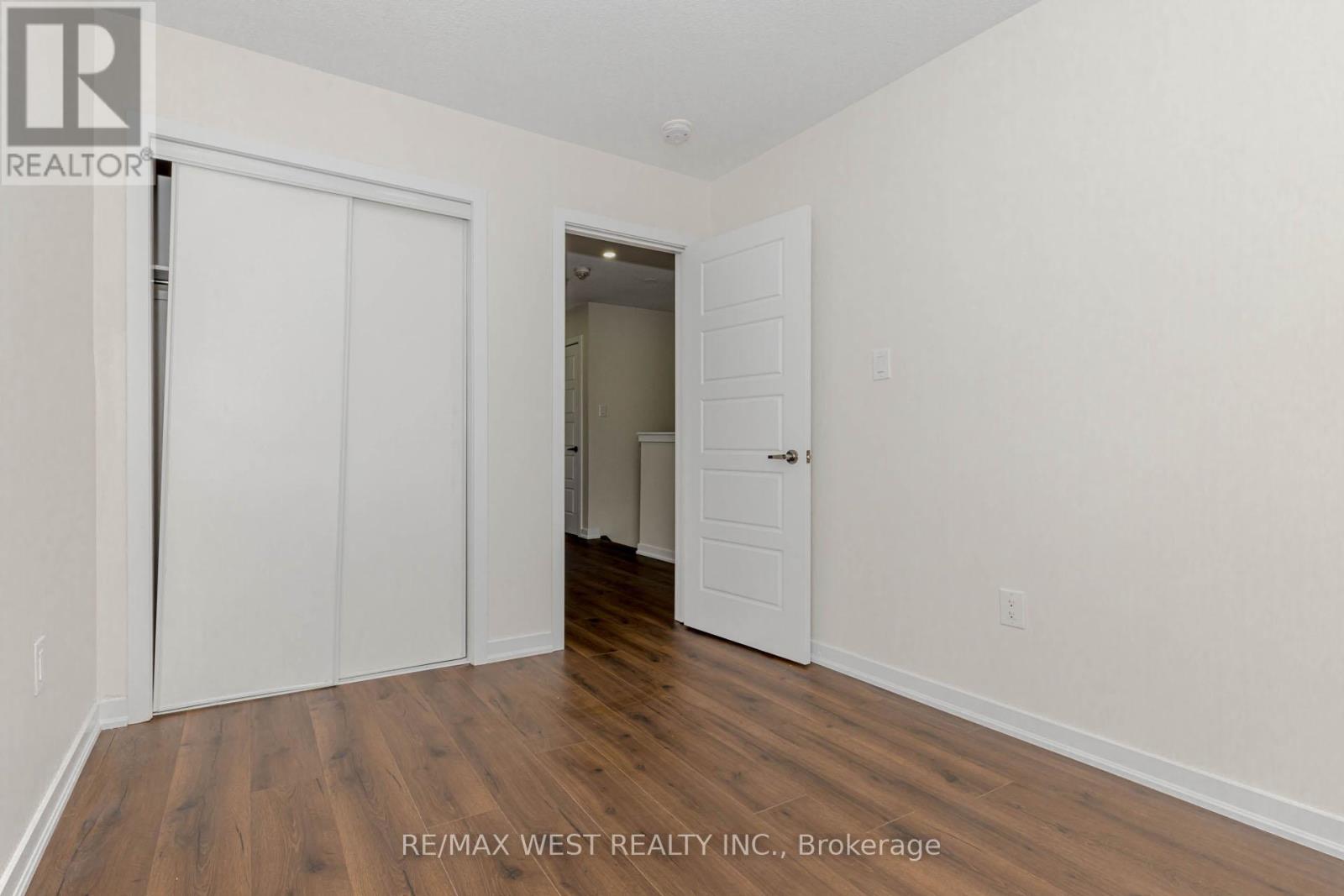 74 Pagebrook Crescent, Hamilton, Ontario  L8J 0K7 - Photo 26 - X12431195