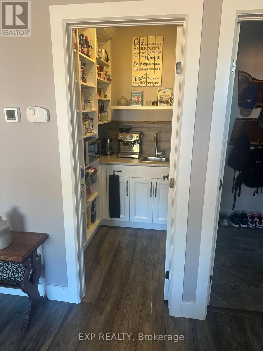 83 Essex Drive N, Belleville, Ontario  K8N 0K2 - Photo 9 - X12334369