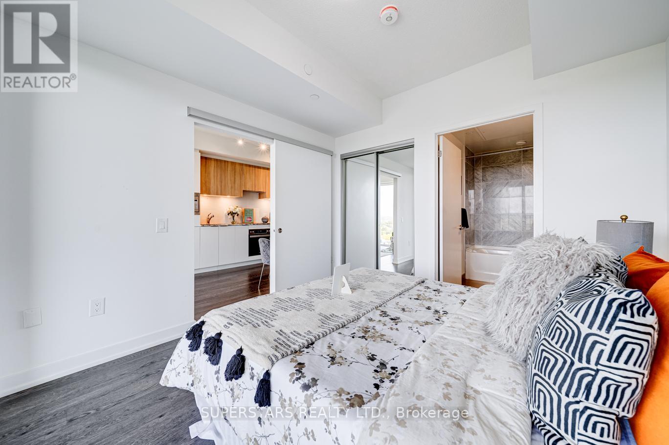 922 - 20 O'neill Road, Toronto, Ontario  M3C 0R2 - Photo 10 - C12431222