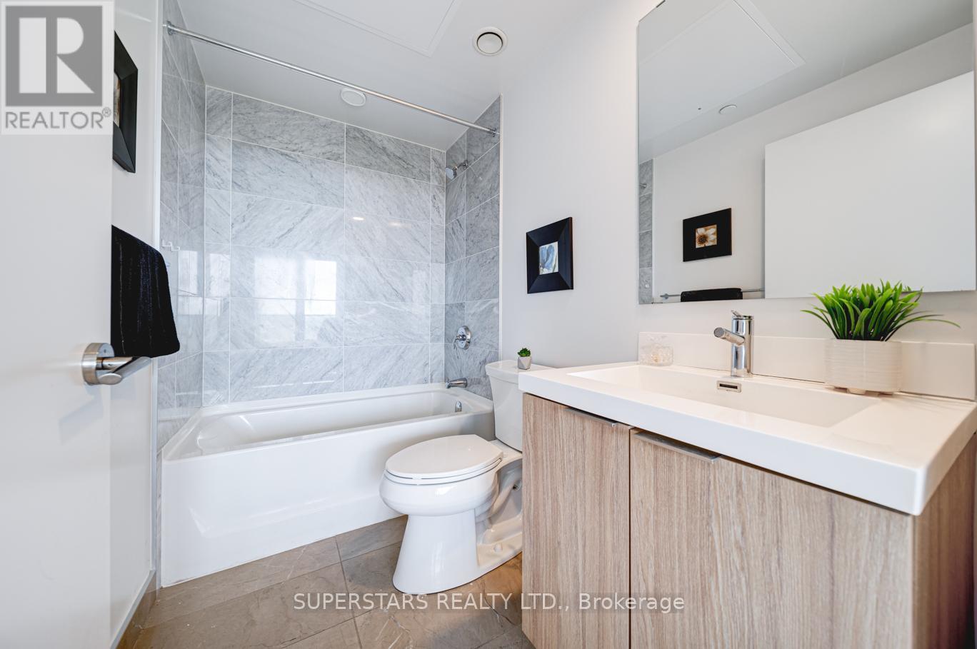 922 - 20 O'neill Road, Toronto, Ontario  M3C 0R2 - Photo 8 - C12431222