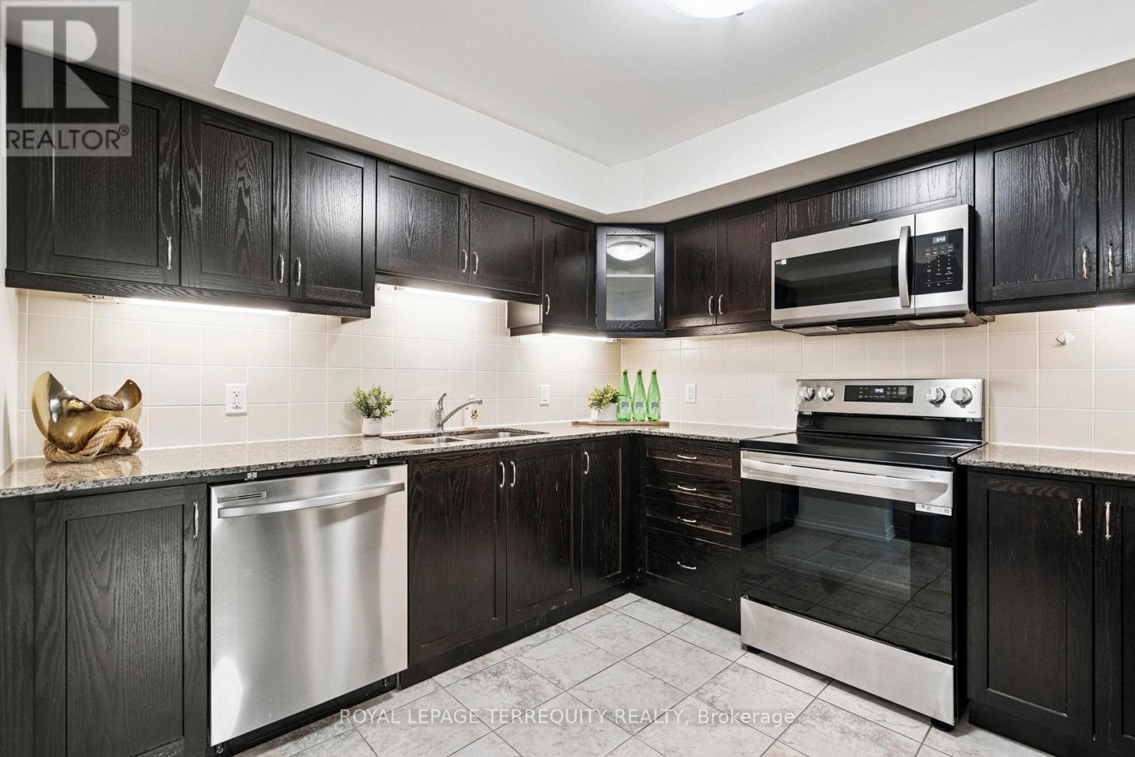 37 - 2441 Greenwich Drive, Oakville, Ontario  L6M 0S3 - Photo 14 - W12431218