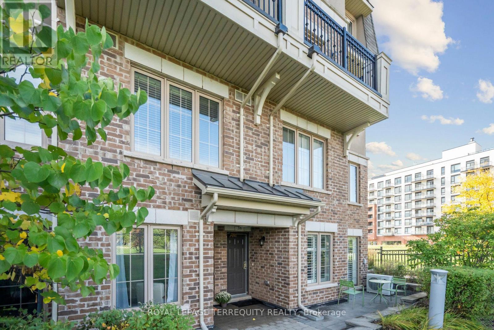 37 - 2441 Greenwich Drive, Oakville, Ontario  L6M 0S3 - Photo 2 - W12431218