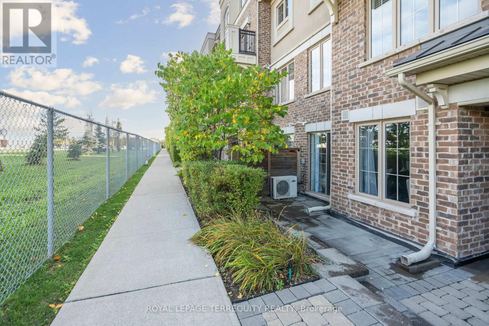 37 - 2441 Greenwich Drive, Oakville, Ontario  L6M 0S3 - Photo 3 - W12431218