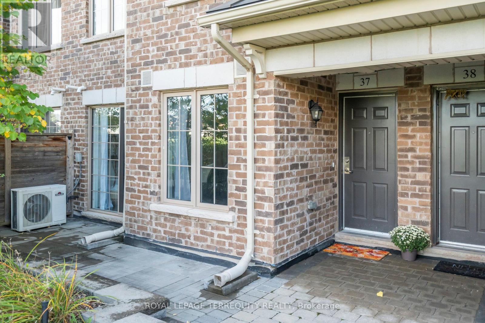 37 - 2441 Greenwich Drive, Oakville, Ontario  L6M 0S3 - Photo 4 - W12431218