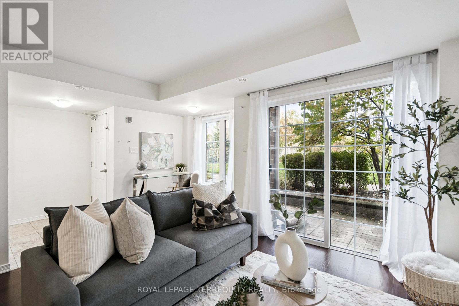 37 - 2441 Greenwich Drive, Oakville, Ontario  L6M 0S3 - Photo 6 - W12431218
