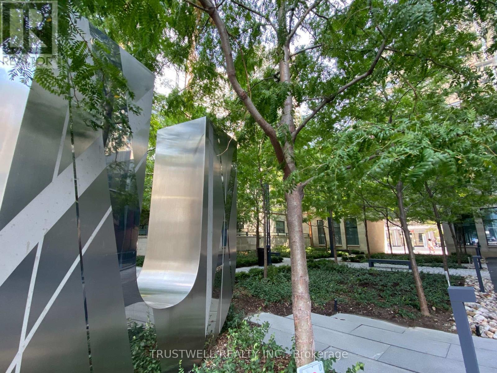 2404 - 1080 Bay Street, Toronto, Ontario  M5S 0A5 - Photo 3 - C12431227