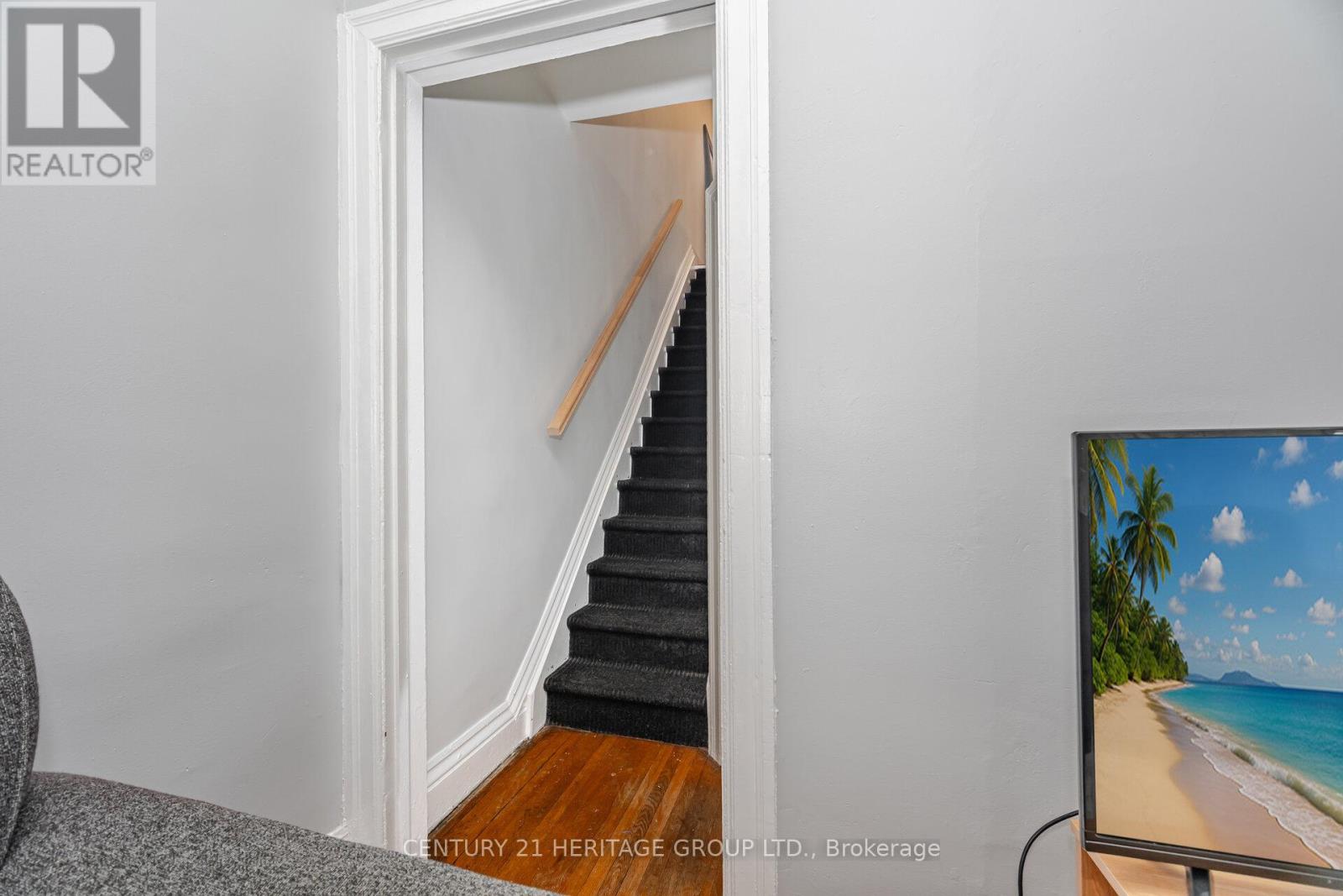 126 Watson Avenue, Toronto, Ontario  M6S 4E1 - Photo 14 - W12415700