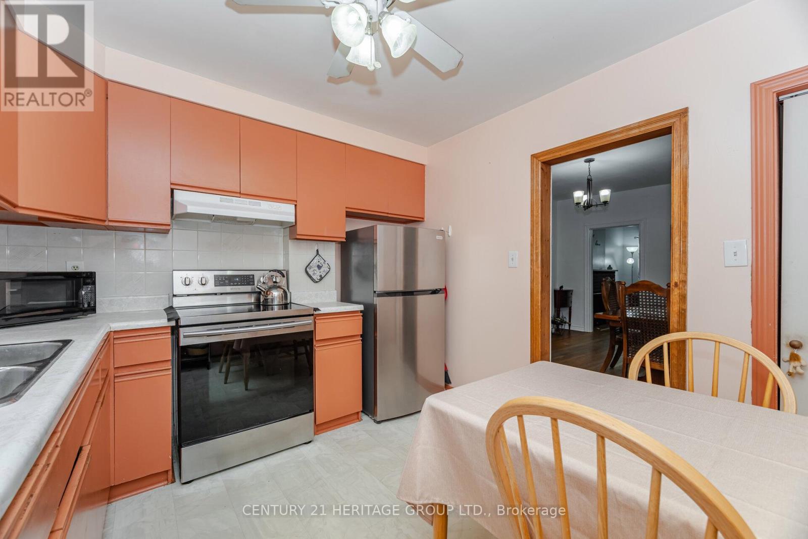 126 Watson Avenue, Toronto, Ontario  M6S 4E1 - Photo 11 - W12415700