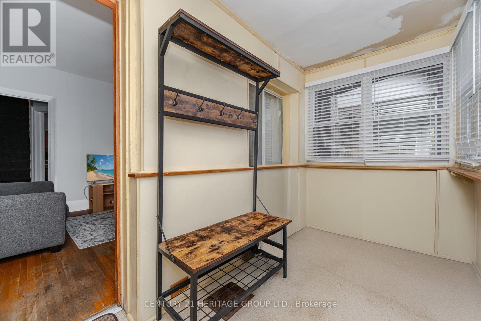 126 Watson Avenue, Toronto, Ontario  M6S 4E1 - Photo 25 - W12415700