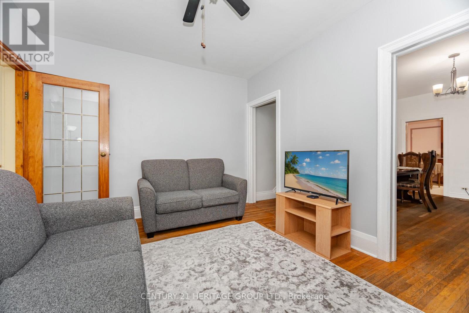 126 Watson Avenue, Toronto, Ontario  M6S 4E1 - Photo 4 - W12415700