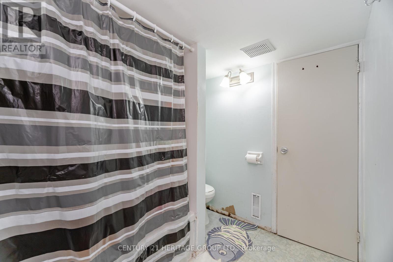 126 Watson Avenue, Toronto, Ontario  M6S 4E1 - Photo 23 - W12415700