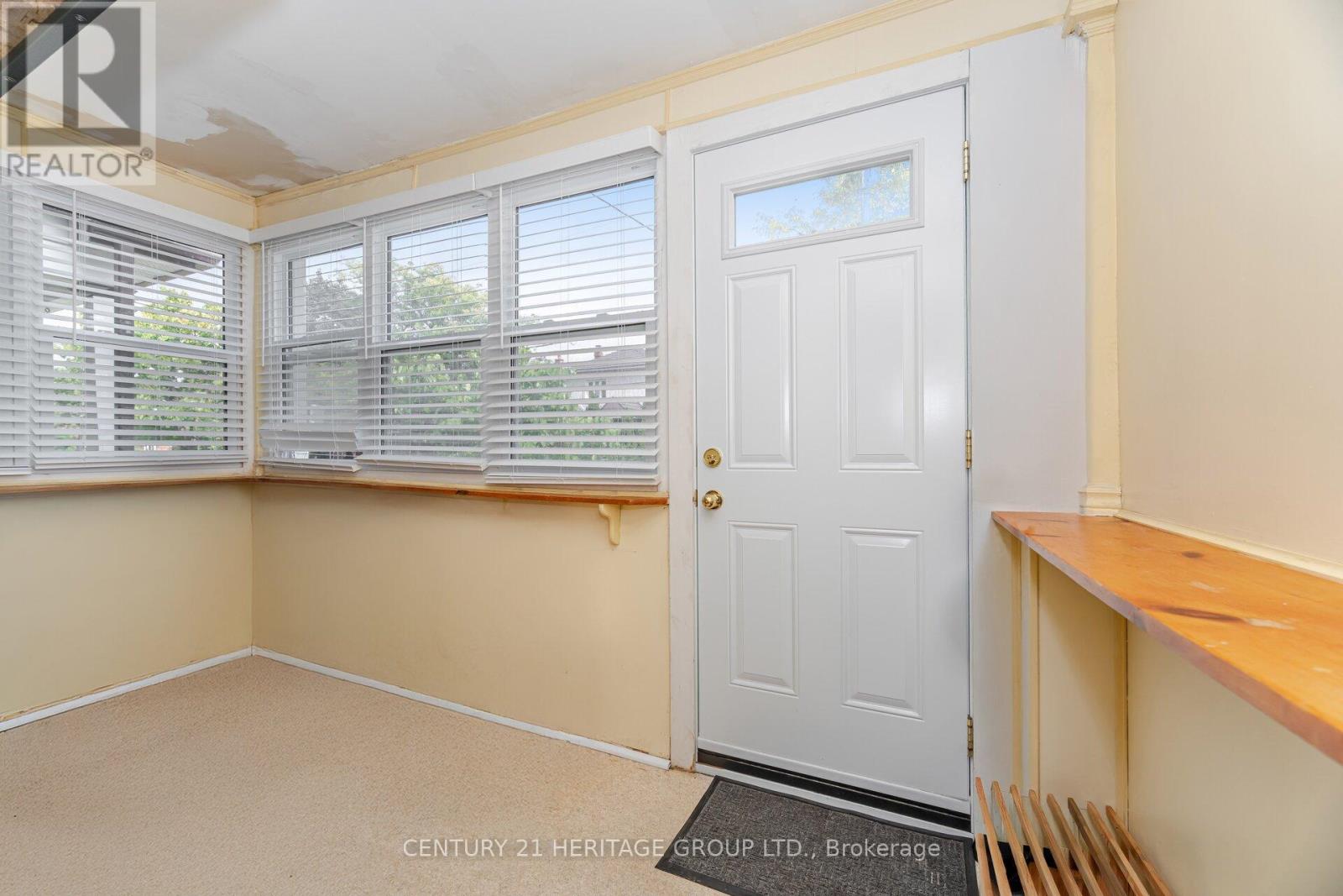 126 Watson Avenue, Toronto, Ontario  M6S 4E1 - Photo 24 - W12415700