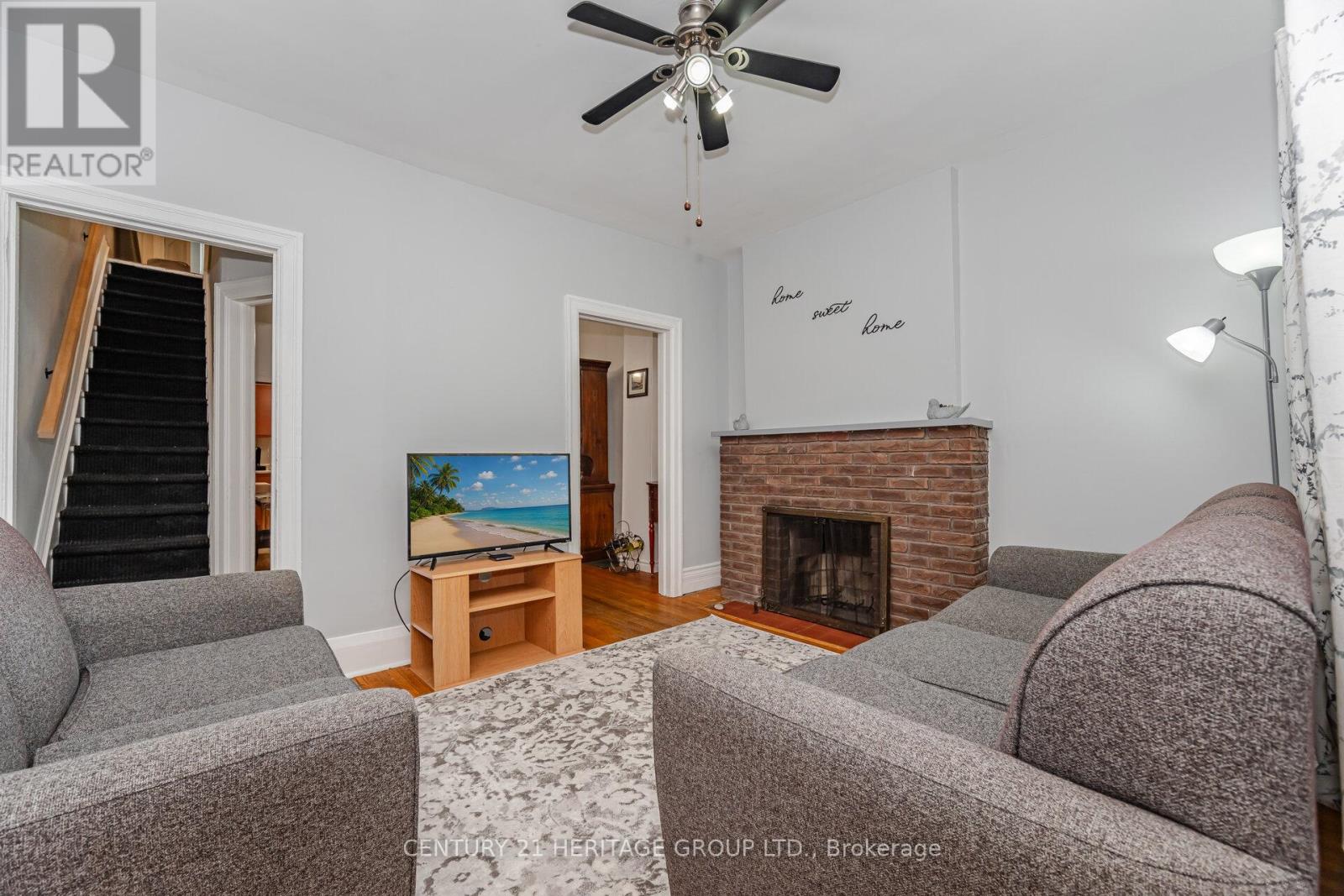 126 Watson Avenue, Toronto, Ontario  M6S 4E1 - Photo 3 - W12415700