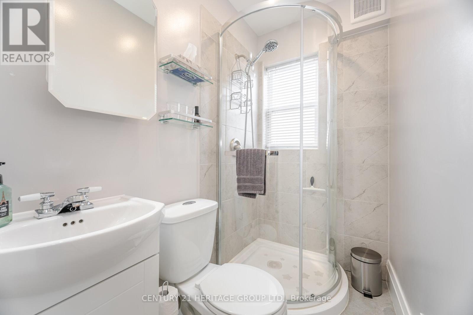 126 Watson Avenue, Toronto, Ontario  M6S 4E1 - Photo 18 - W12415700