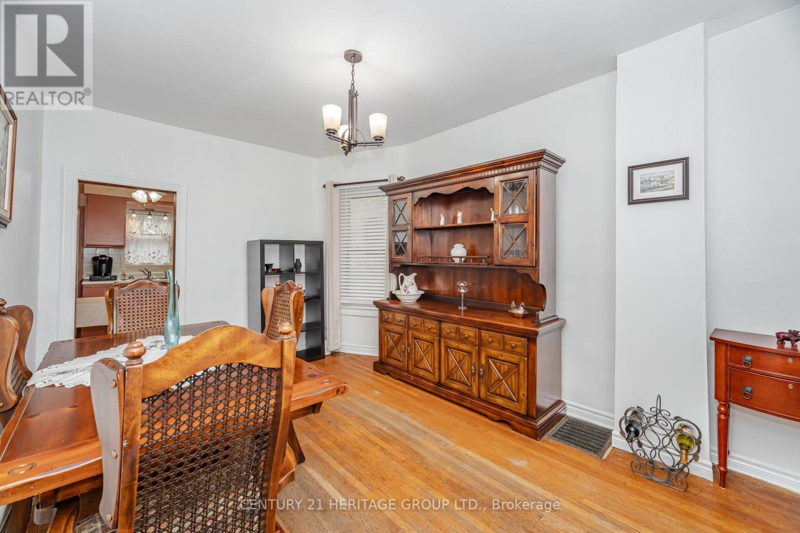 126 Watson Avenue, Toronto, Ontario  M6S 4E1 - Photo 7 - W12415700