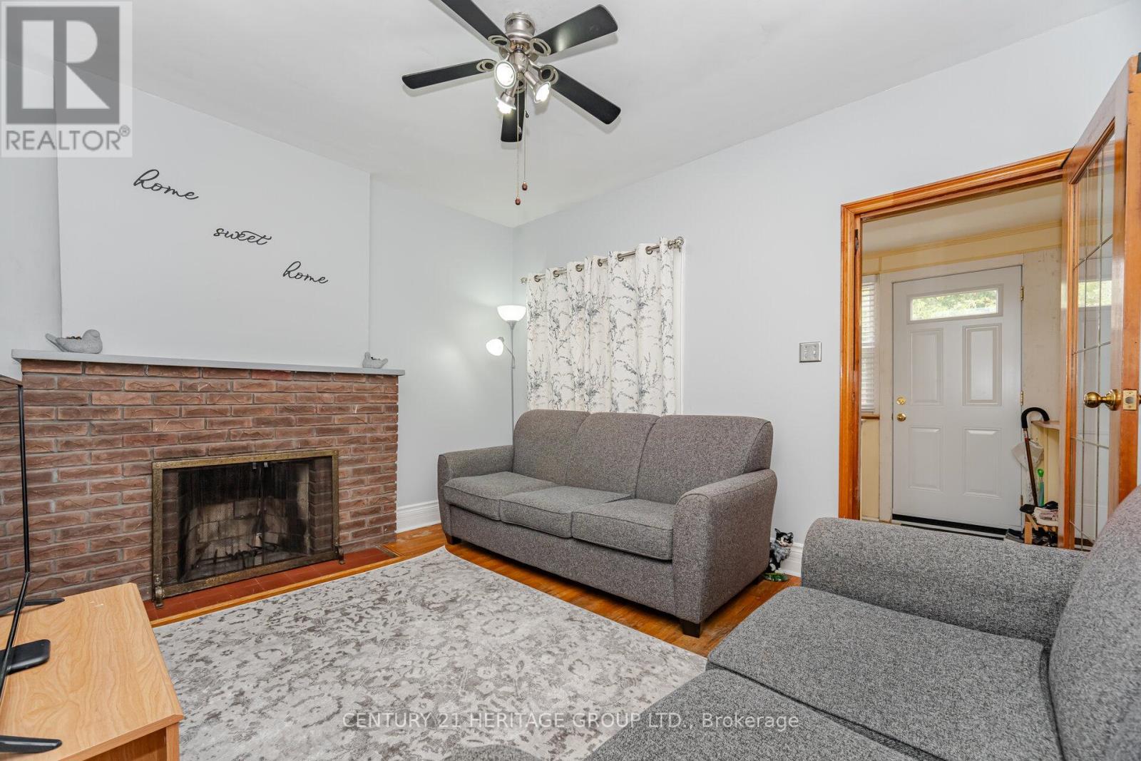 126 Watson Avenue, Toronto, Ontario  M6S 4E1 - Photo 6 - W12415700