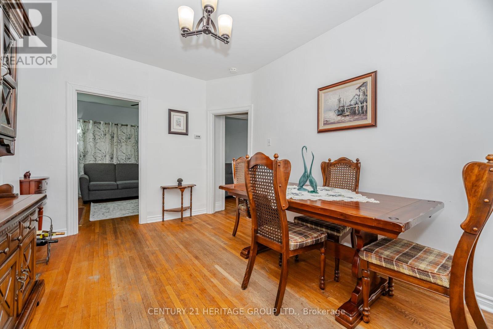 126 Watson Avenue, Toronto, Ontario  M6S 4E1 - Photo 8 - W12415700