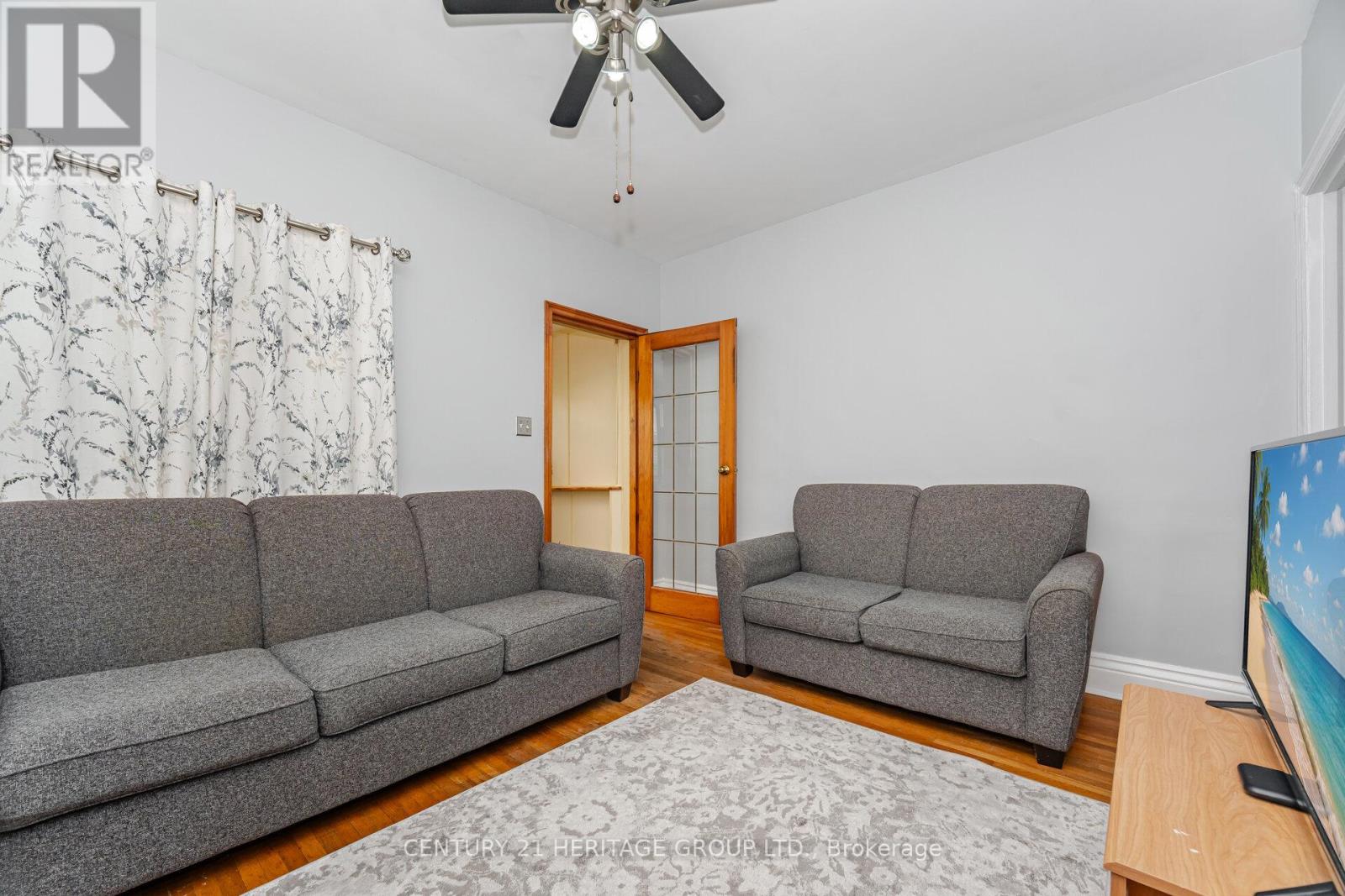 126 Watson Avenue, Toronto, Ontario  M6S 4E1 - Photo 5 - W12415700