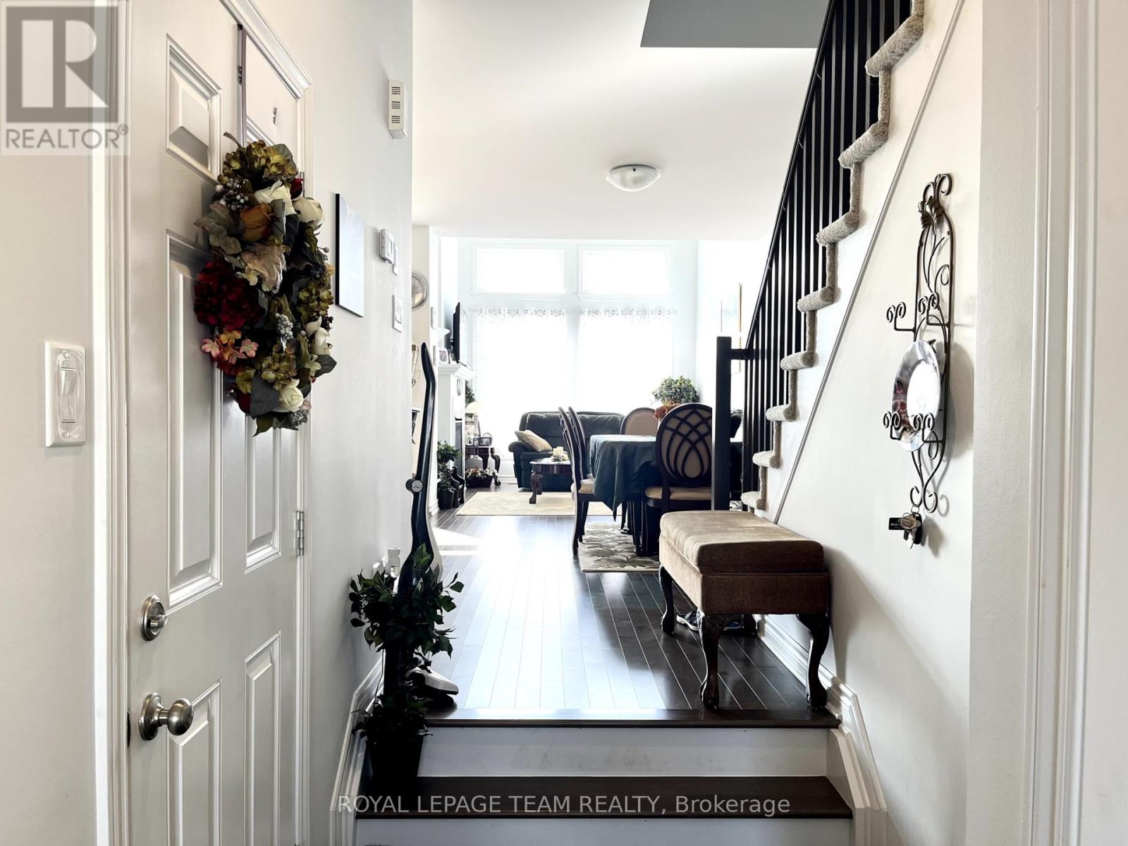 623 Capricorn Circle, Ottawa, Ontario  K4M 0J4 - Photo 4 - X12431232
