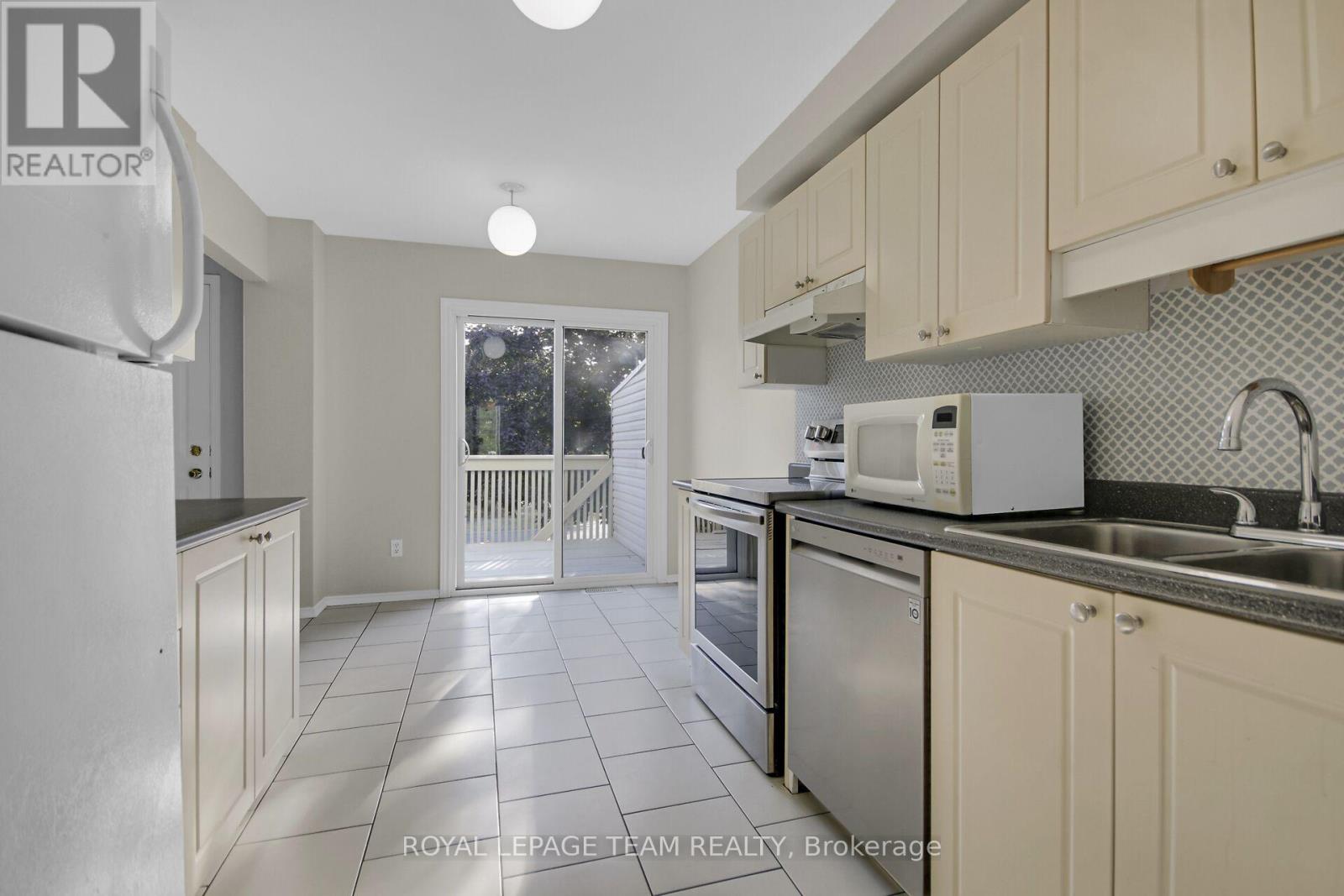 89 Thornbury Crescent, Ottawa, Ontario  K2G 6C4 - Photo 11 - X12431242
