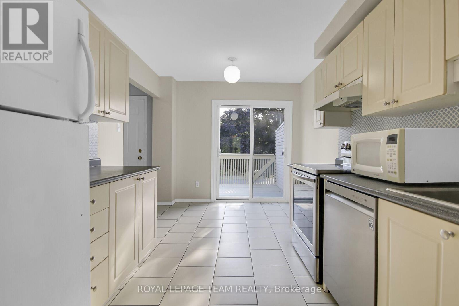 89 Thornbury Crescent, Ottawa, Ontario  K2G 6C4 - Photo 12 - X12431242