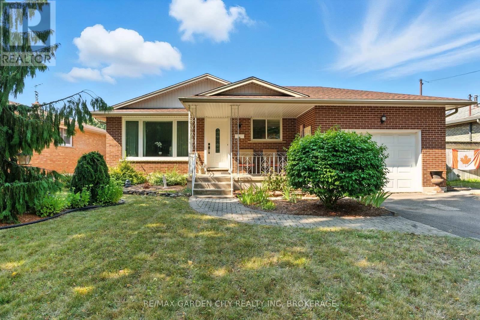 28 Faye Crescent, St. Catharines (Lakeport), Ontario  L2N 1N7 - Photo 1 - X12431235