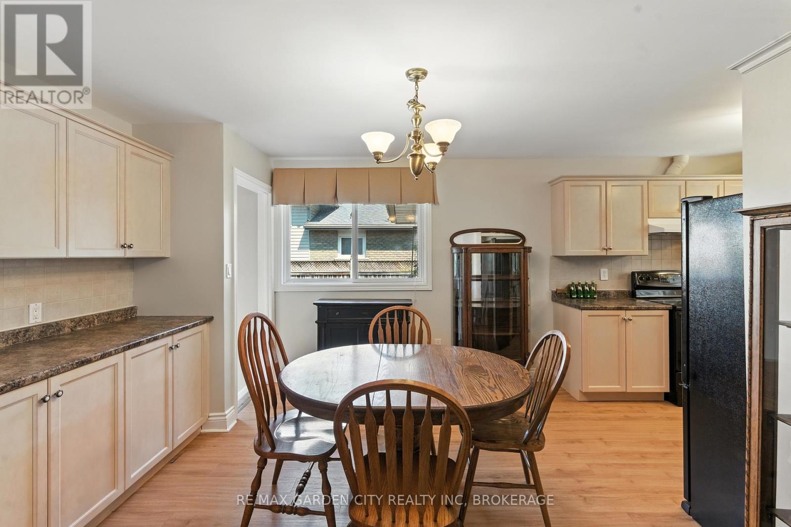 28 Faye Crescent, St. Catharines (Lakeport), Ontario  L2N 1N7 - Photo 12 - X12431235
