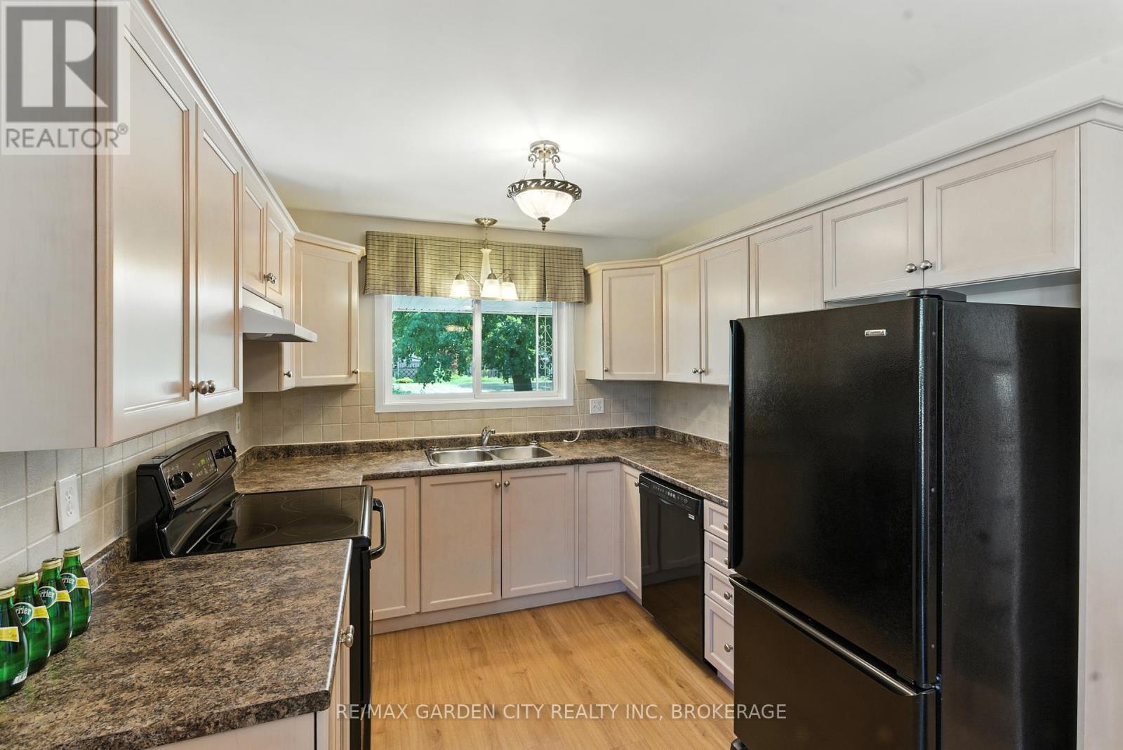 28 Faye Crescent, St. Catharines (Lakeport), Ontario  L2N 1N7 - Photo 13 - X12431235
